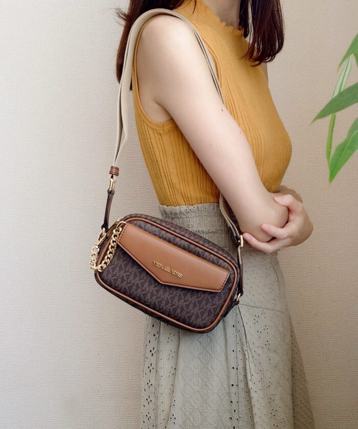 Michael Kors 2025 Collection Maisie Small 2-in-1 Camera Bag in Signature Brown - Image 4